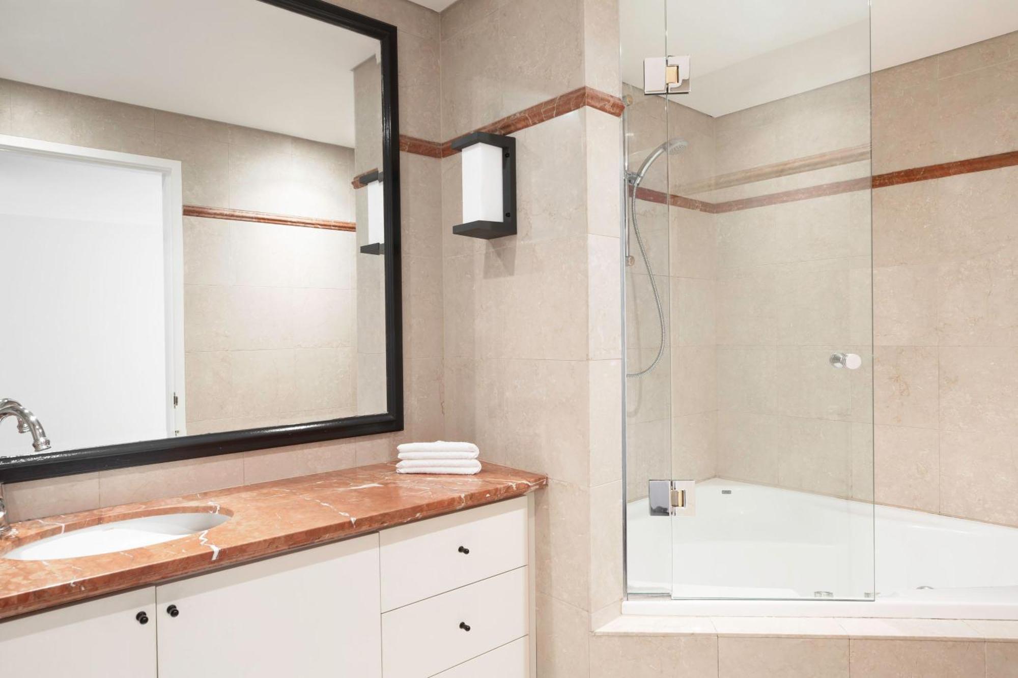 Three-Bedroom Penthouse,1620982062:JPEG